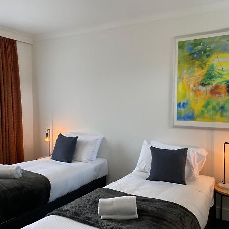 The Astor Hotel Motel Goulburn Exterior photo