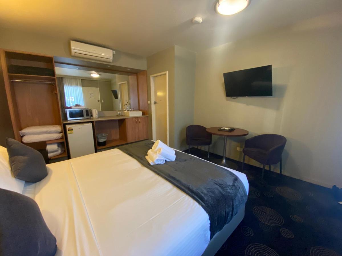 The Astor Hotel Motel Goulburn Exterior photo