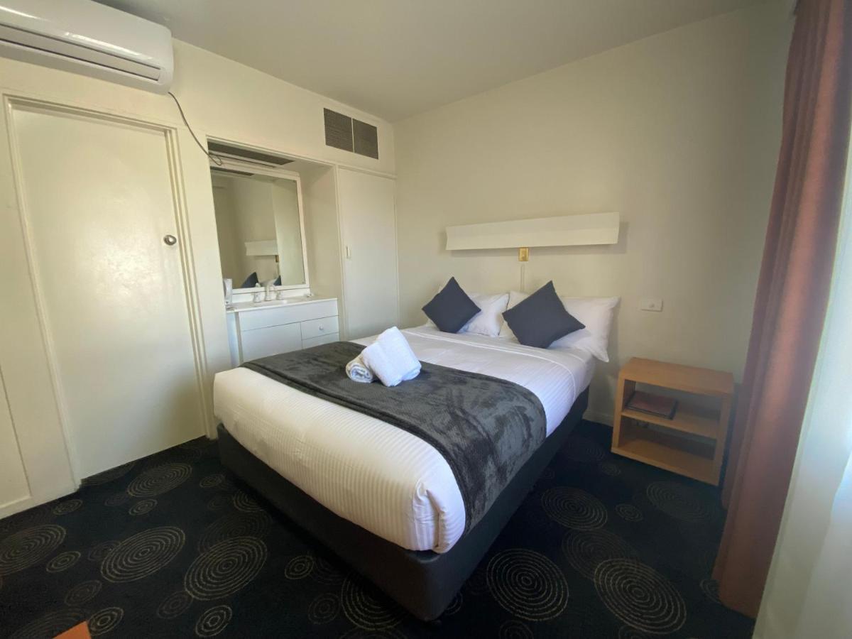 The Astor Hotel Motel Goulburn Exterior photo
