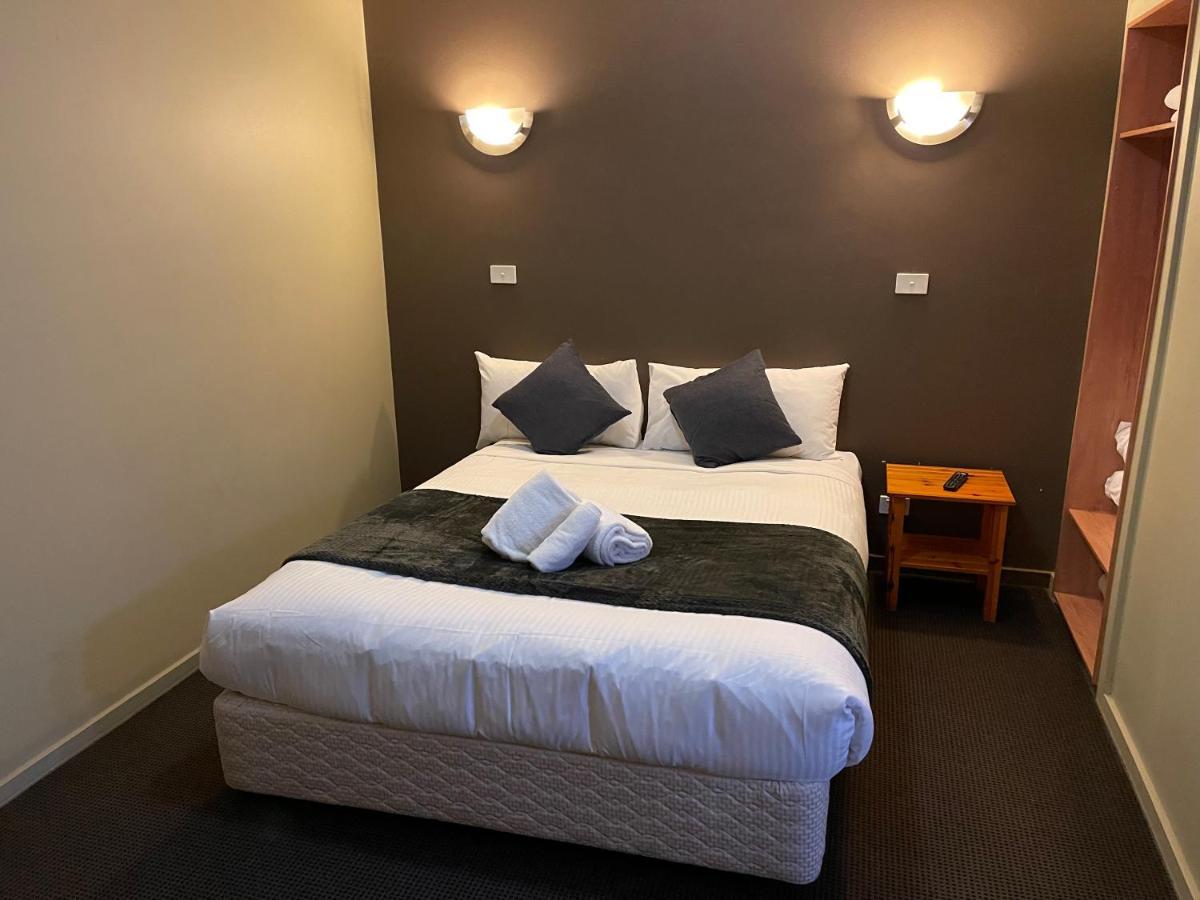 The Astor Hotel Motel Goulburn Exterior photo